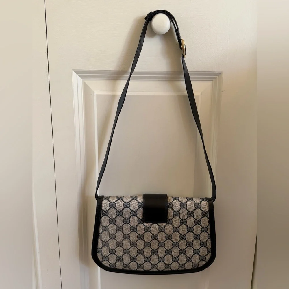 Vintage Gucci Shoulder Bag w Horsebit detail Navy and Gold - Picture 4 of 10
